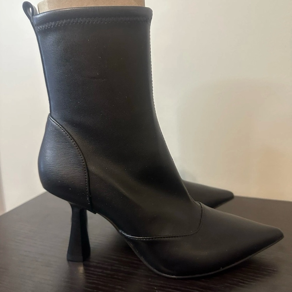 Michael Kors Clara Ankle Bootie Size 5
